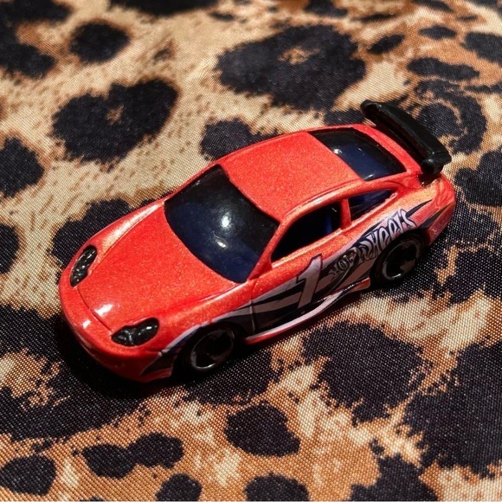 Hot Wheels 1998 Porsche 911 GT3 CUP Diecast Car